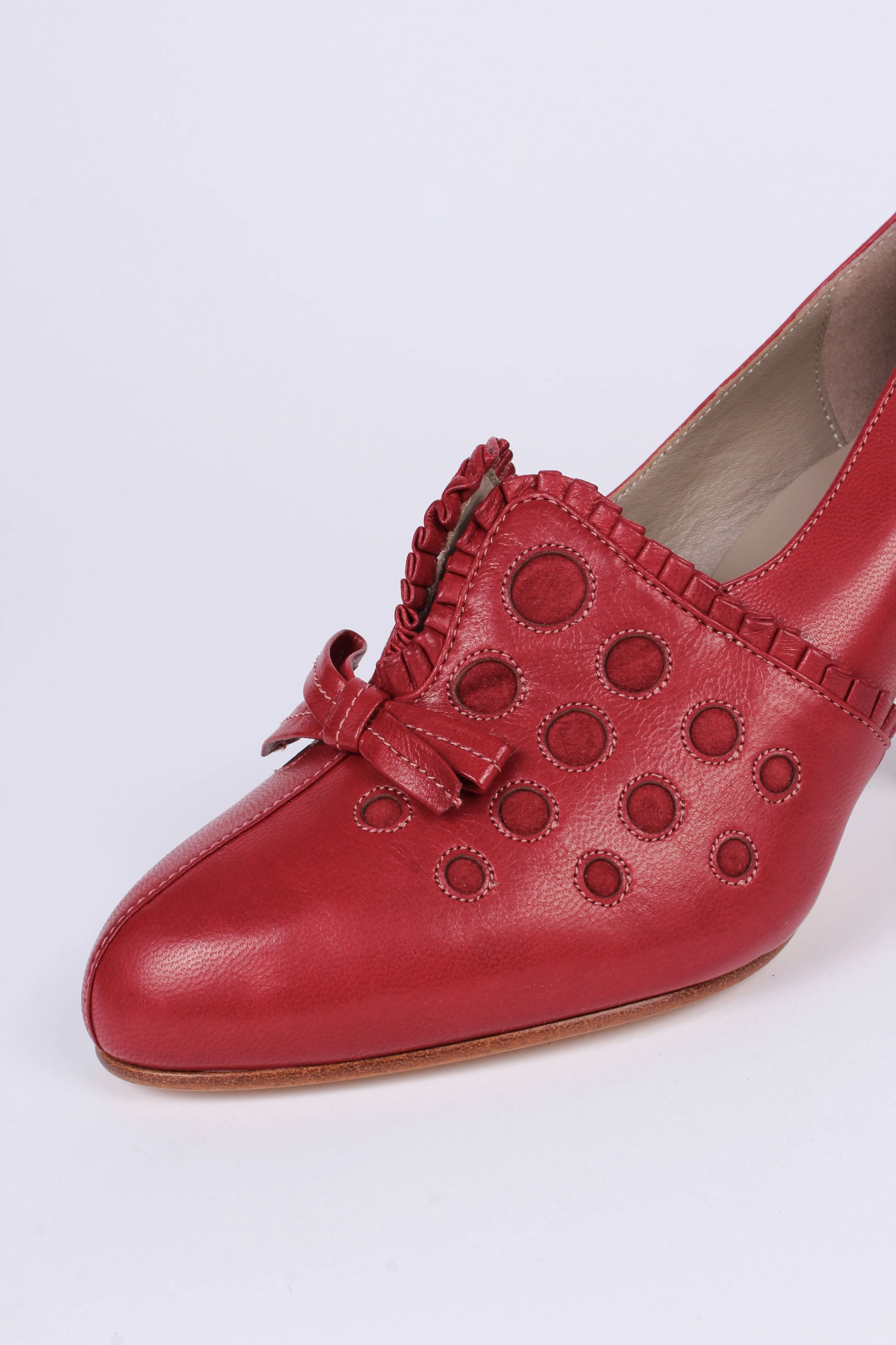 1930s everyday pump with details in suede - red - Stella