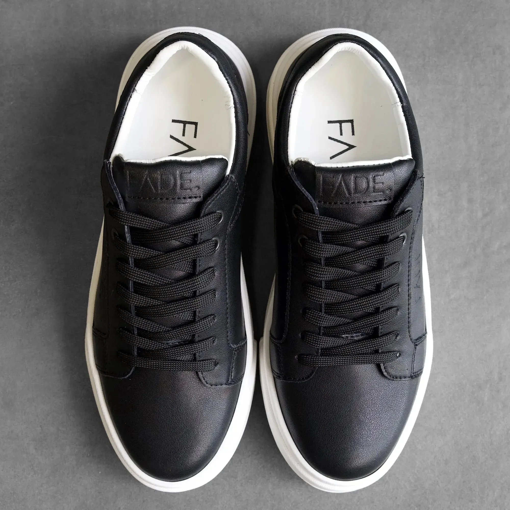 Iconic II Black/White Sneaker
