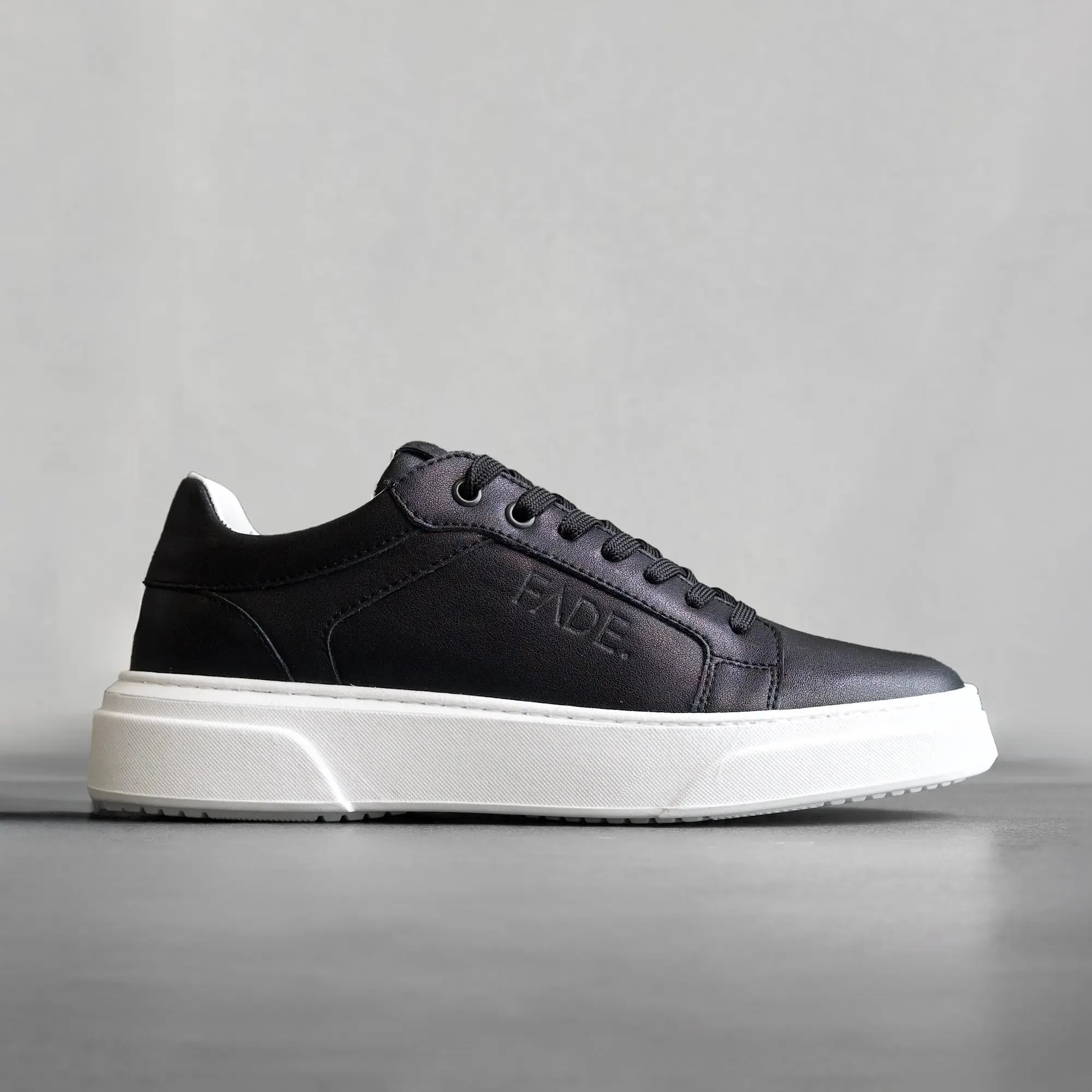 Iconic II Black/White Sneaker