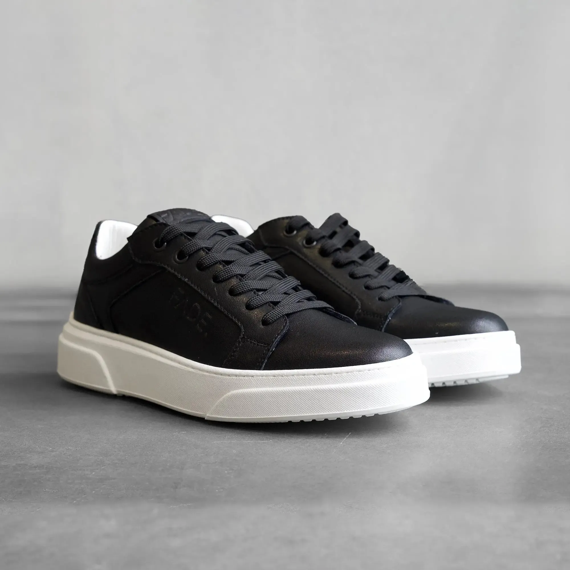 Iconic II Black/White Sneaker