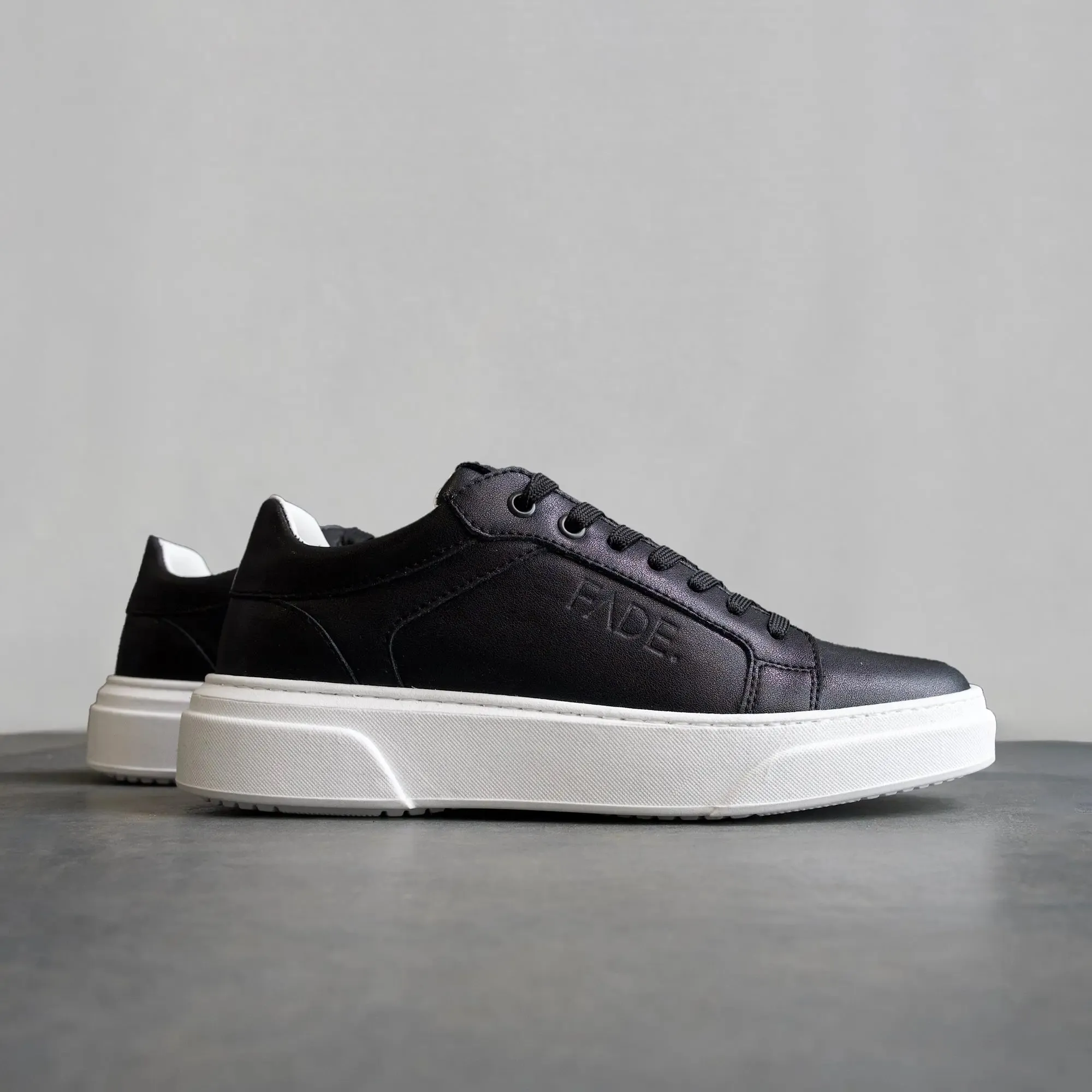 Iconic II Black/White Sneaker
